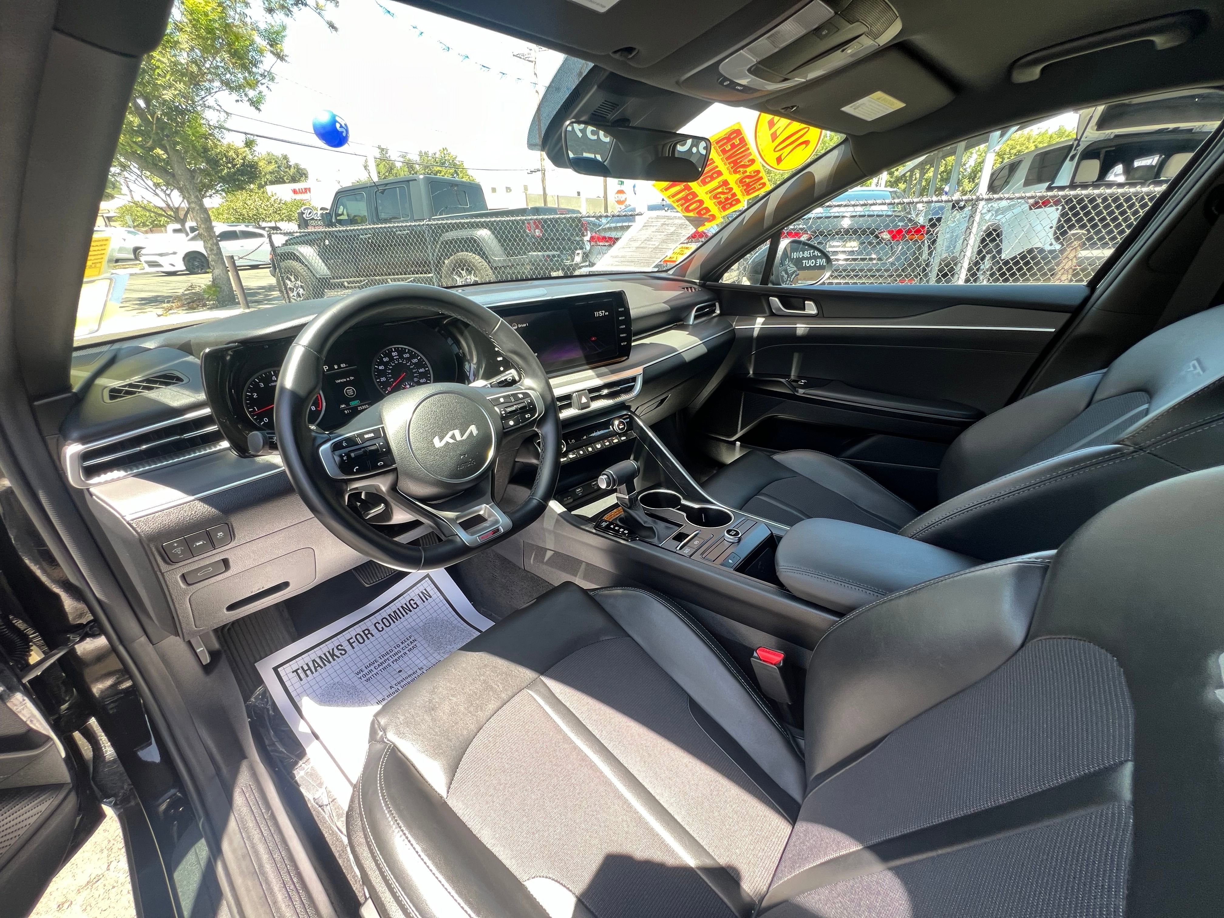 Vehicle image 11 of 13