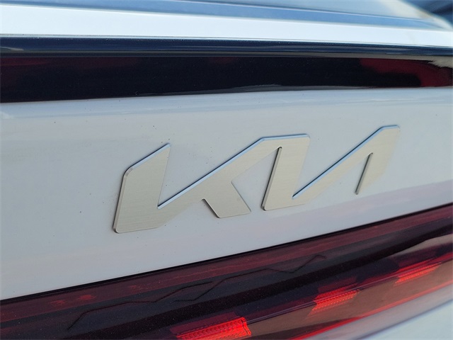 Vehicle image 6 of 30