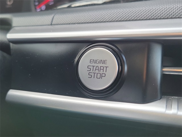 Vehicle image 23 of 30