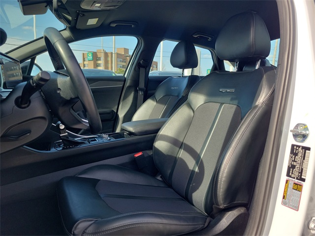 Vehicle image 16 of 30