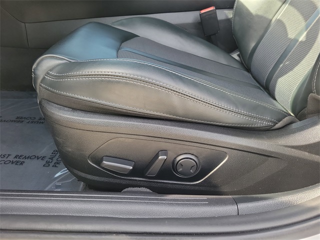 Vehicle image 17 of 30