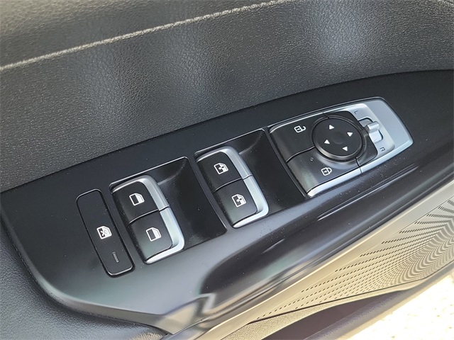 Vehicle image 19 of 30