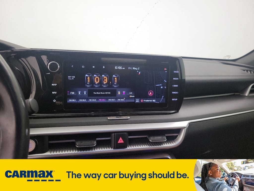 Vehicle image 21 of 30