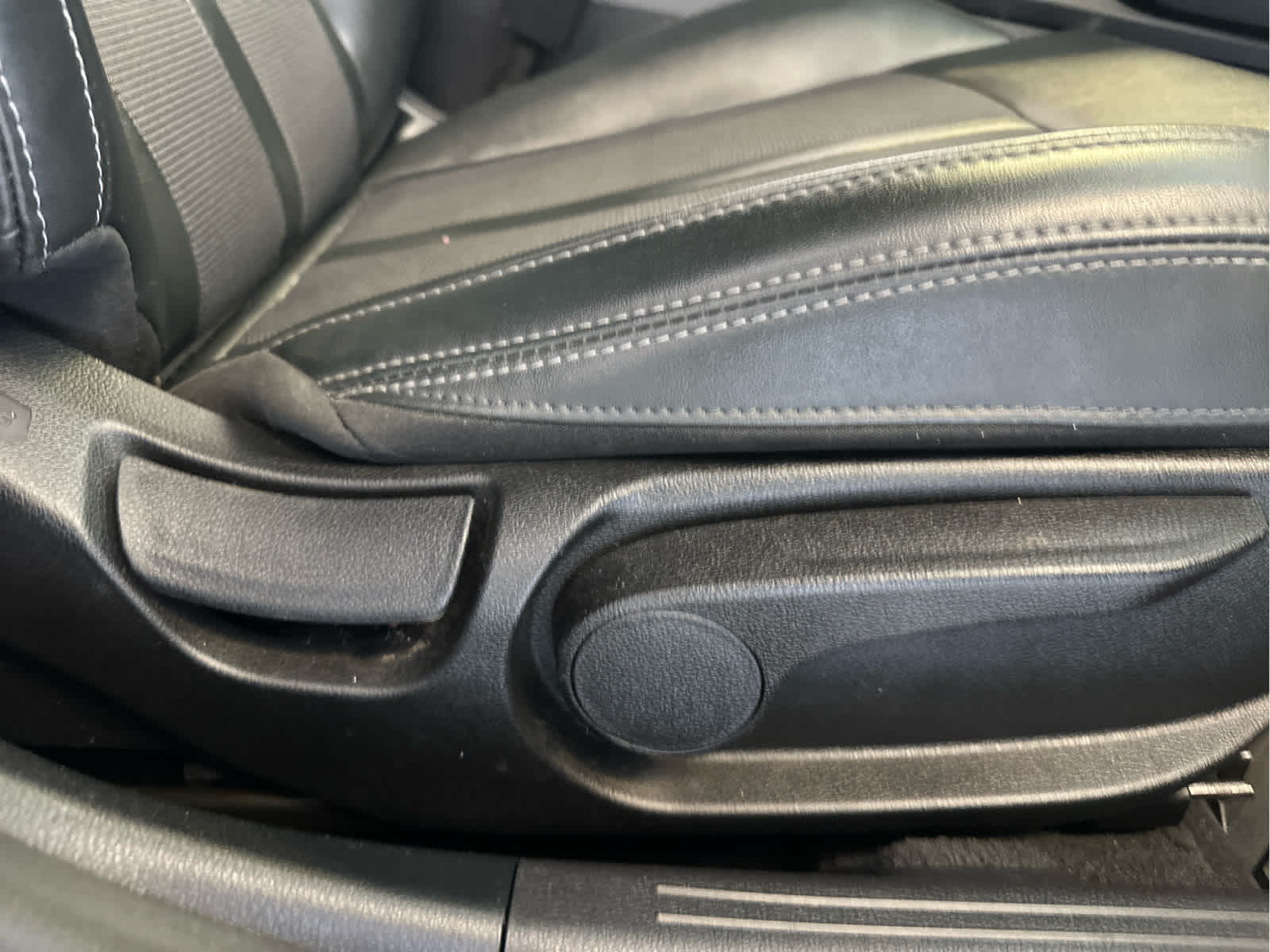 Vehicle image 25 of 56