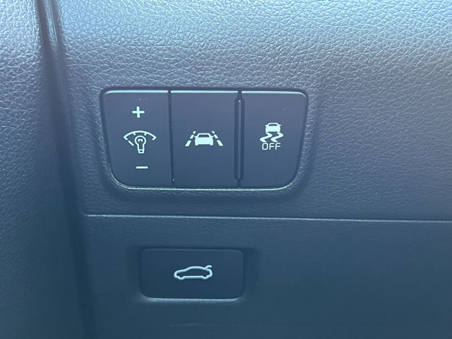 Vehicle image 18 of 34