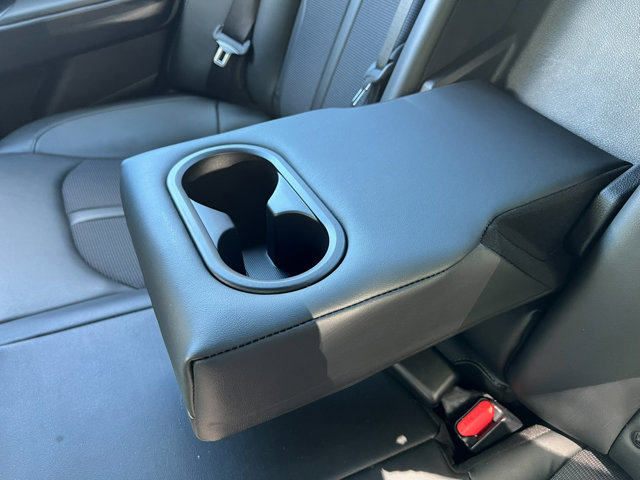 Vehicle image 32 of 34