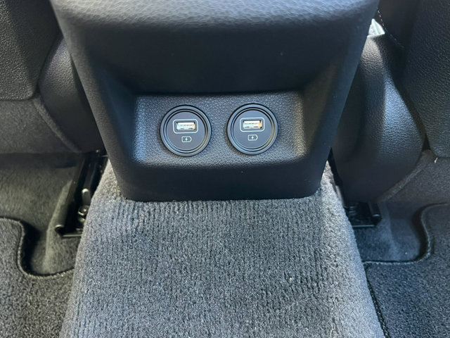 Vehicle image 33 of 34