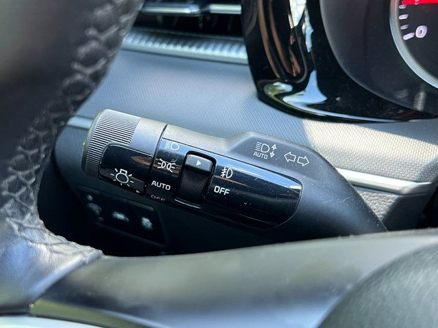 Vehicle image 23 of 34