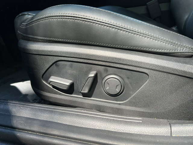 Vehicle image 17 of 34