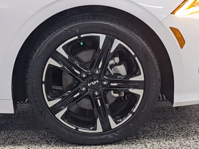 Vehicle image 33 of 35