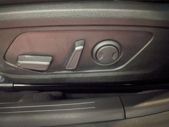 Vehicle image 8 of 35