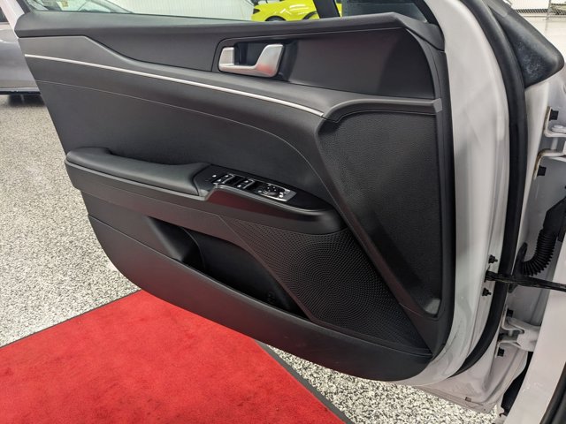 Vehicle image 21 of 35
