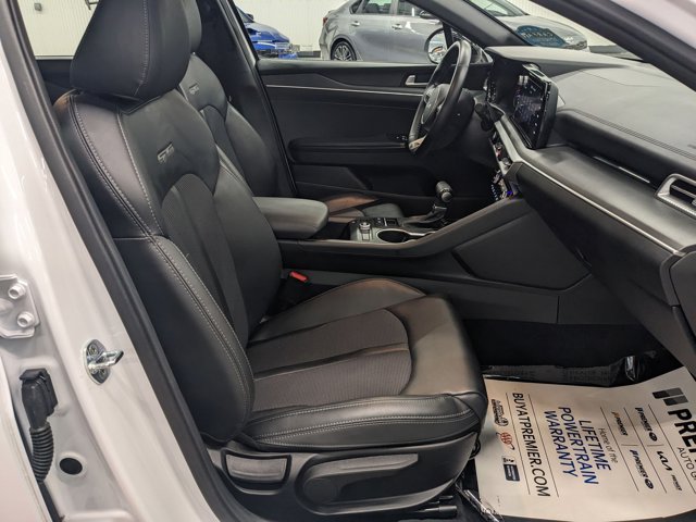 Vehicle image 31 of 35