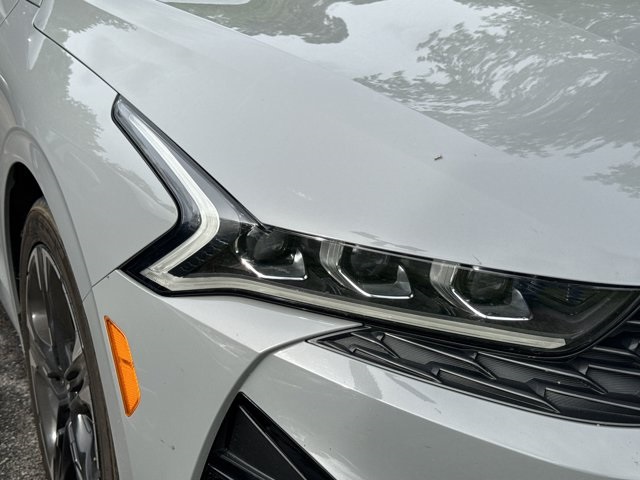 Vehicle image 8 of 11