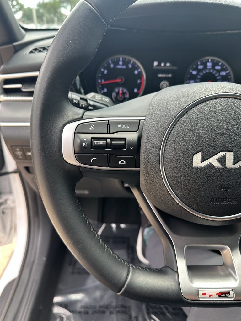 Vehicle image 20 of 35