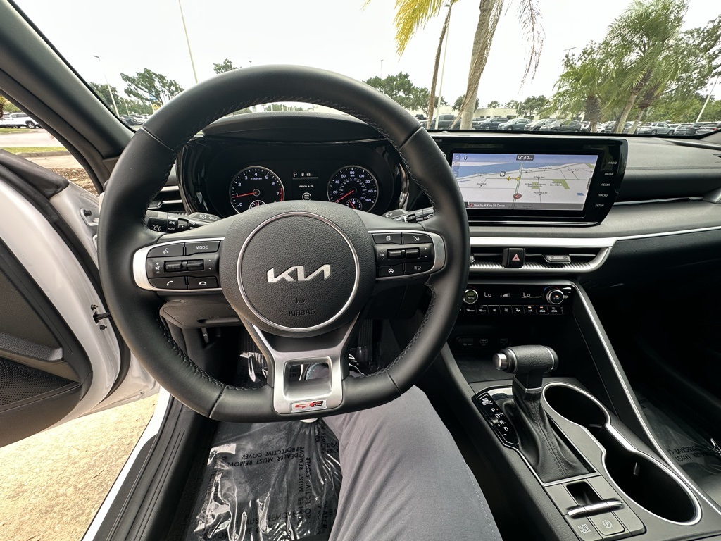 Vehicle image 15 of 35