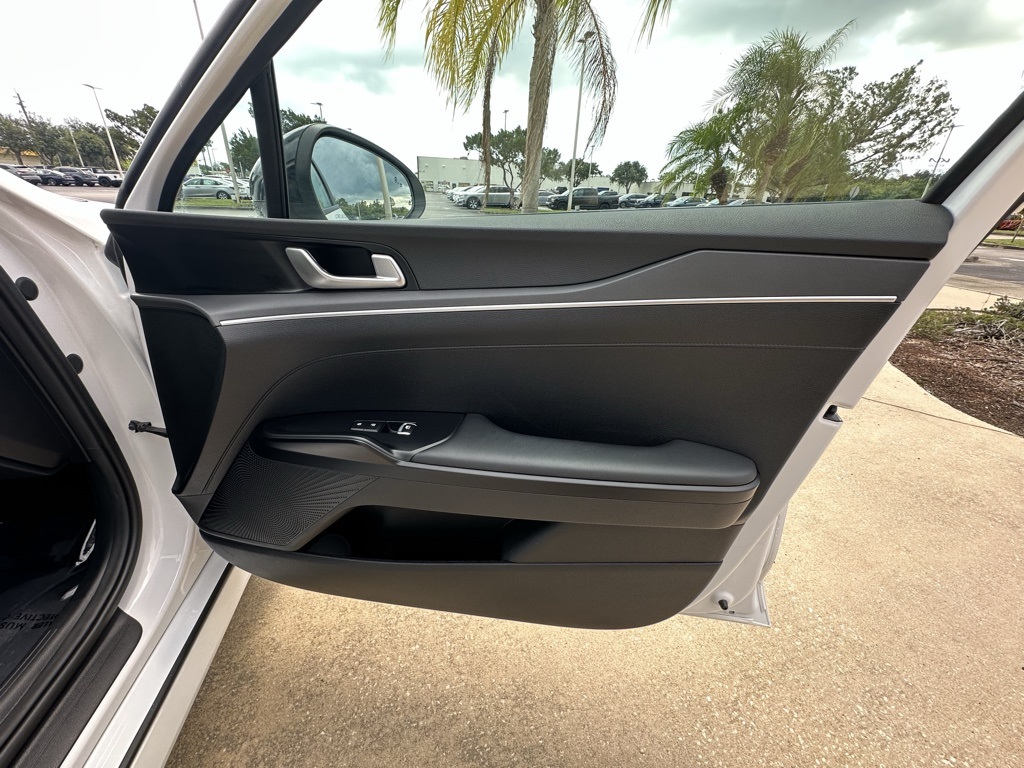 Vehicle image 18 of 35