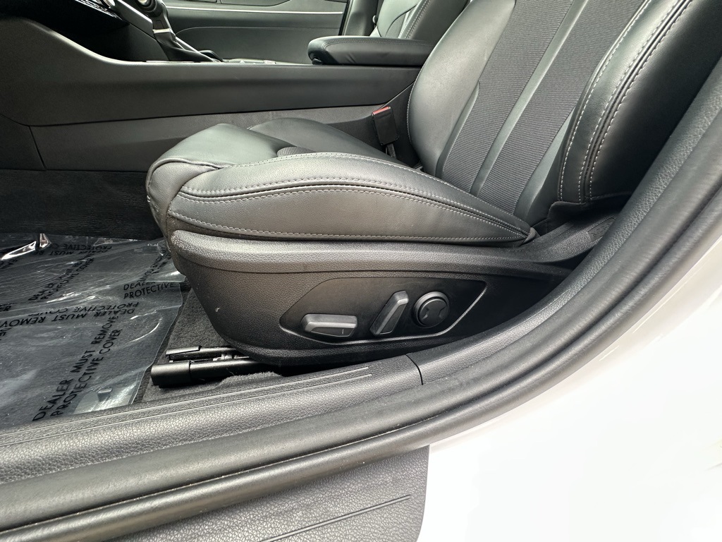 Vehicle image 34 of 35