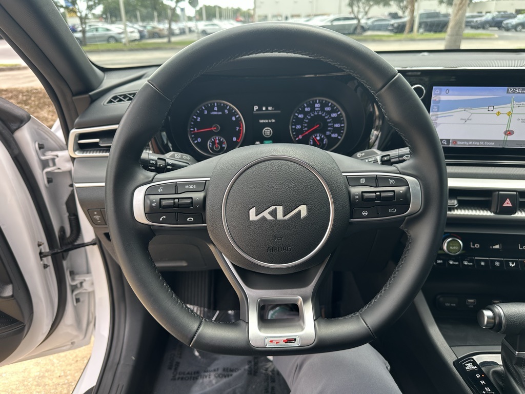Vehicle image 32 of 35