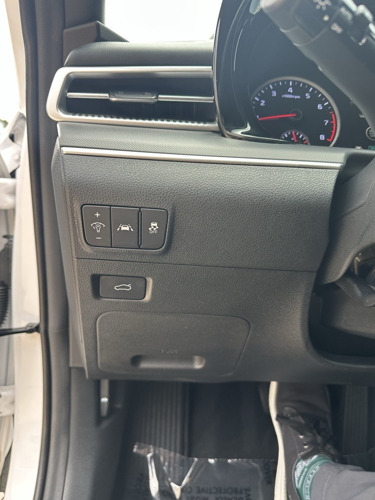 Vehicle image 10 of 35