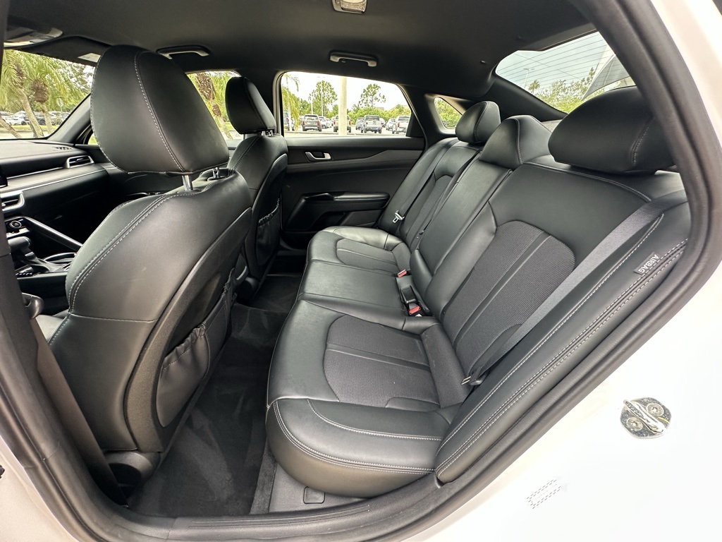 Vehicle image 12 of 35