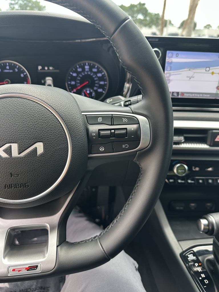 Vehicle image 28 of 35