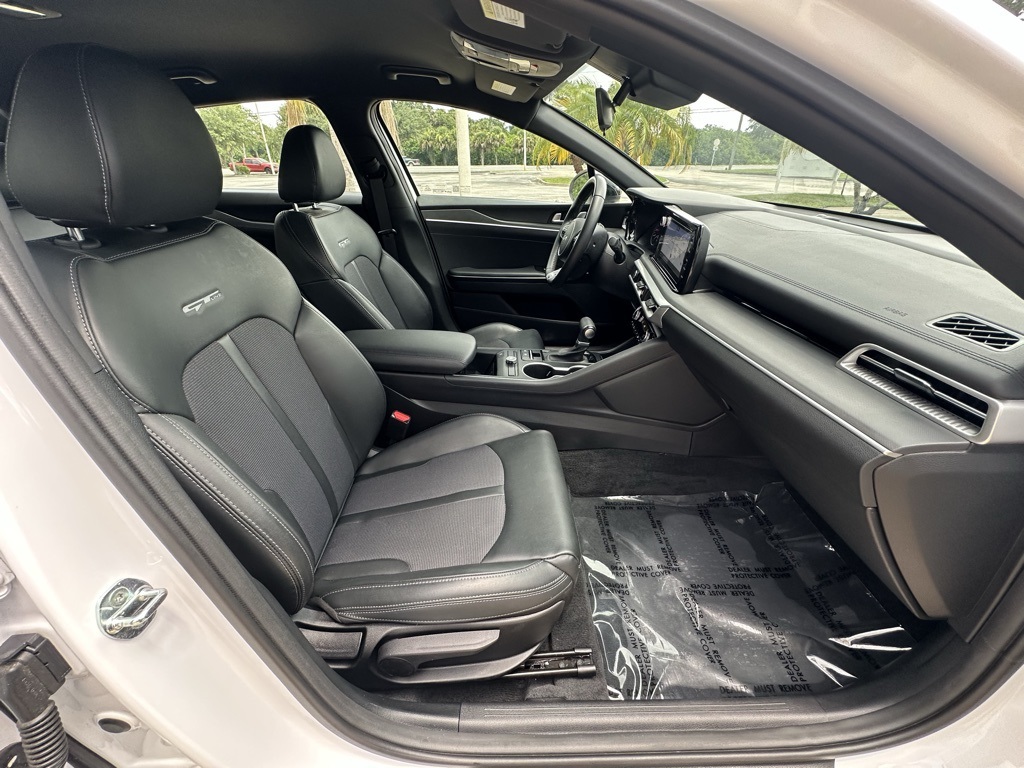 Vehicle image 13 of 35