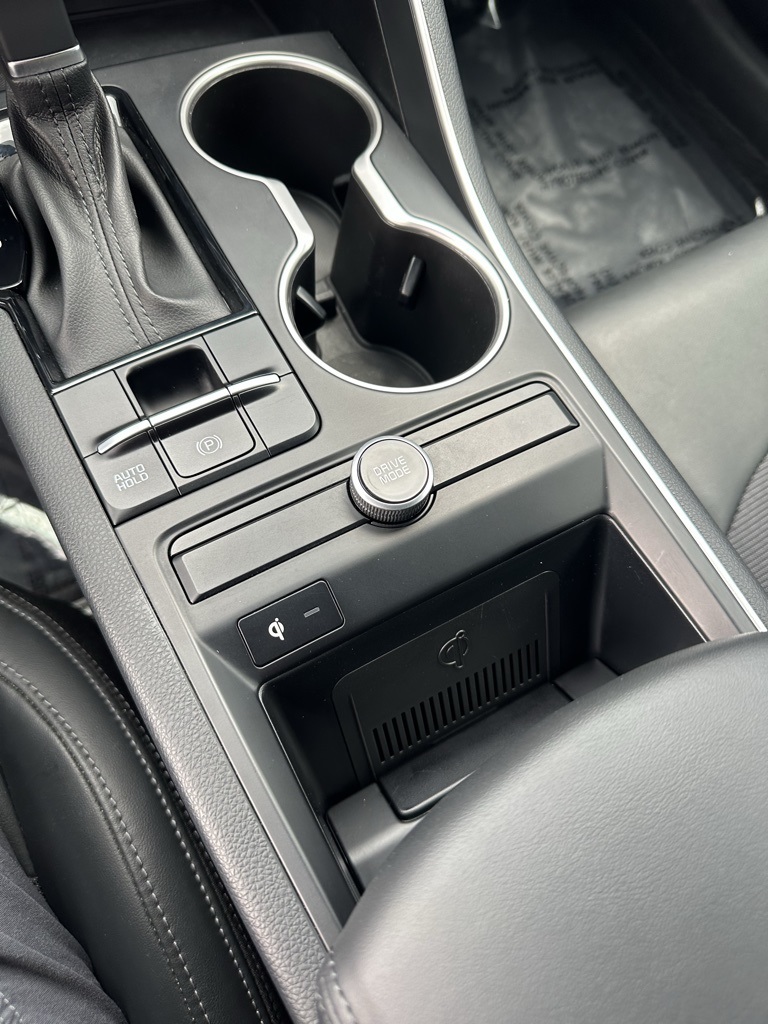 Vehicle image 26 of 35