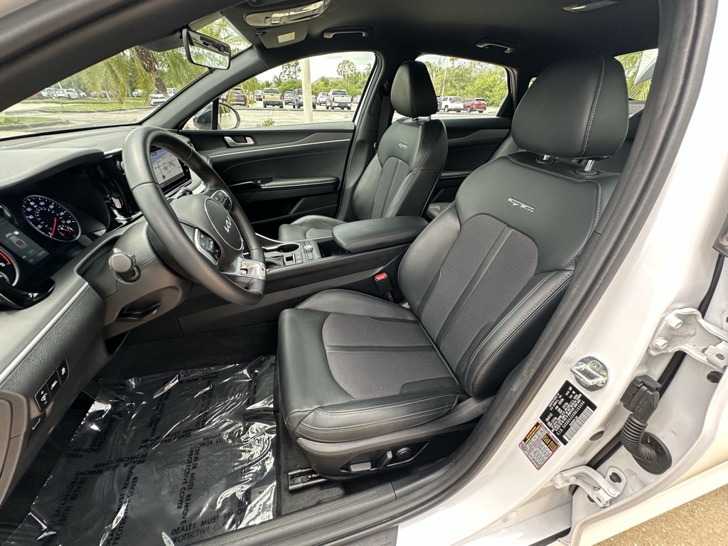 Vehicle image 14 of 35