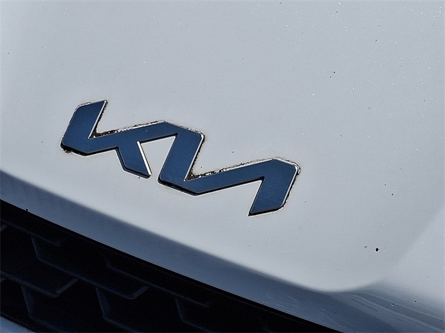 Vehicle image 4 of 5