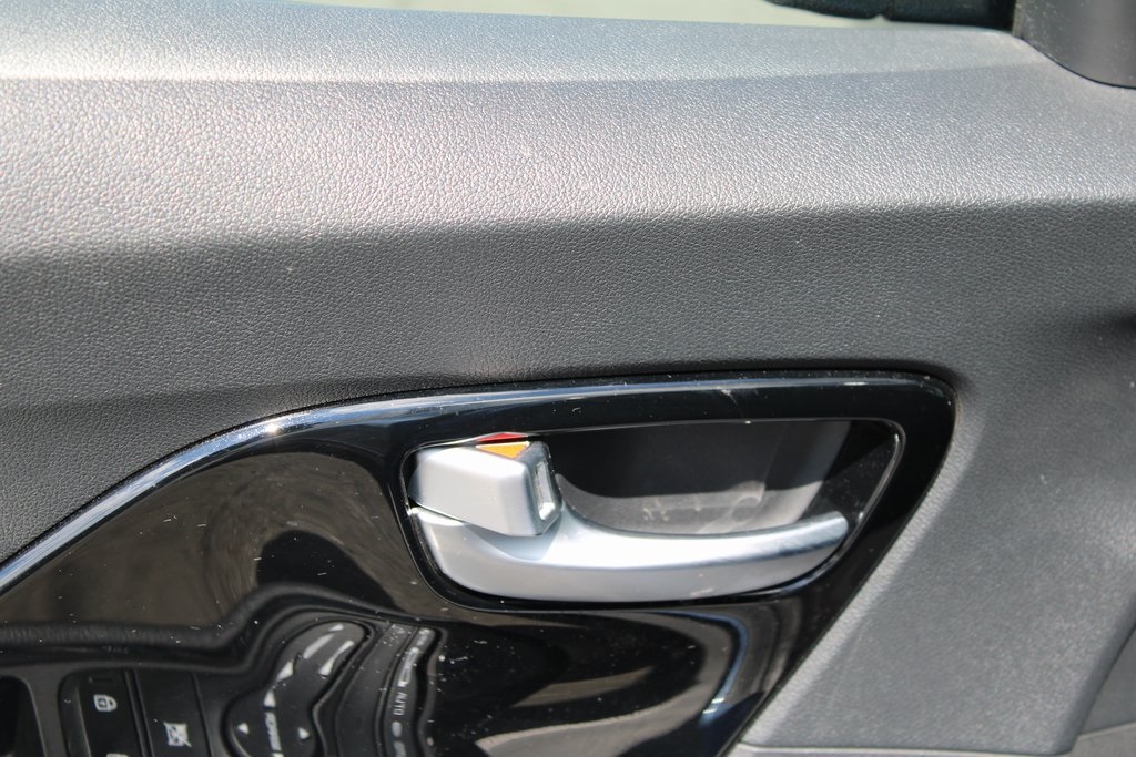 Vehicle image 31 of 44