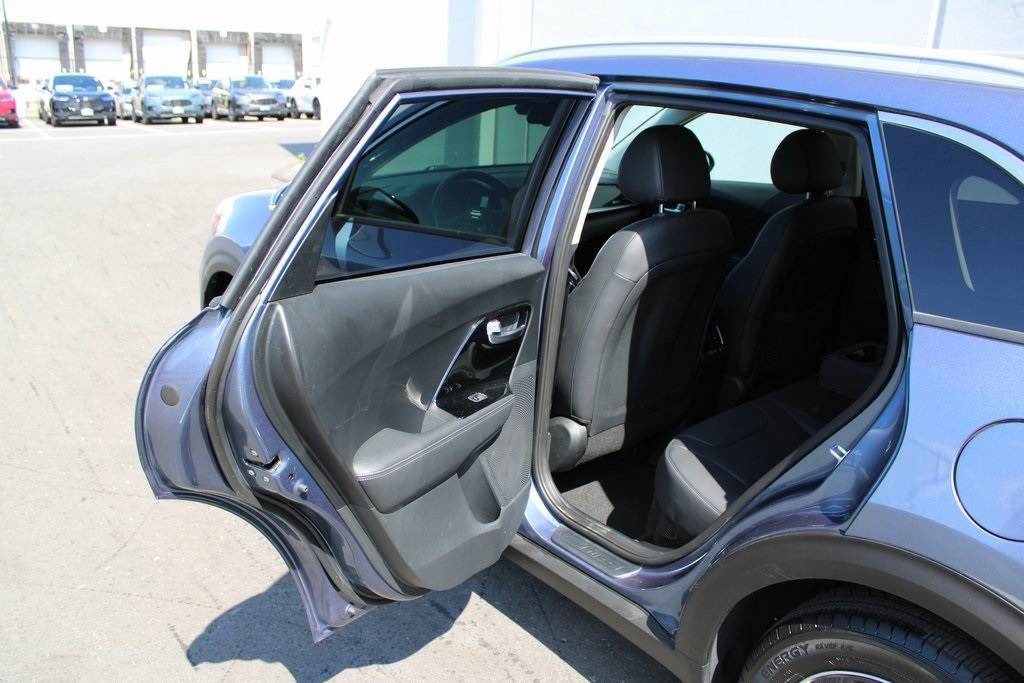 Vehicle image 35 of 44