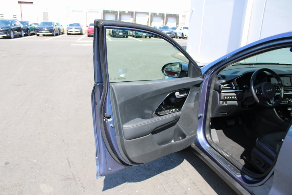 Vehicle image 17 of 44