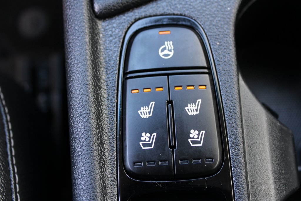 Vehicle image 33 of 44