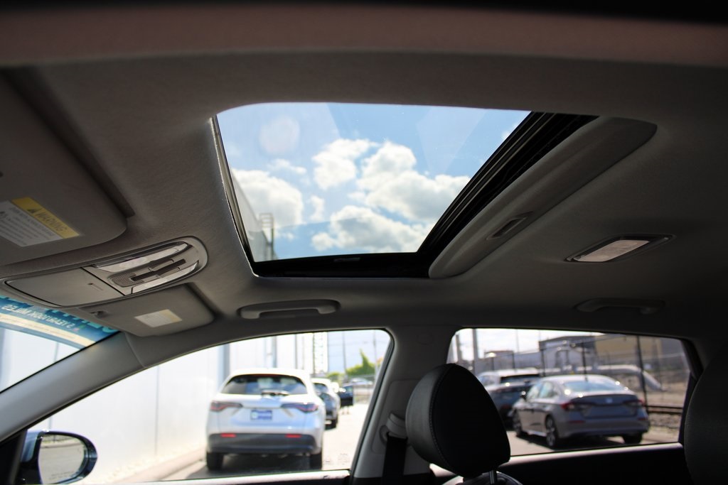 Vehicle image 18 of 44