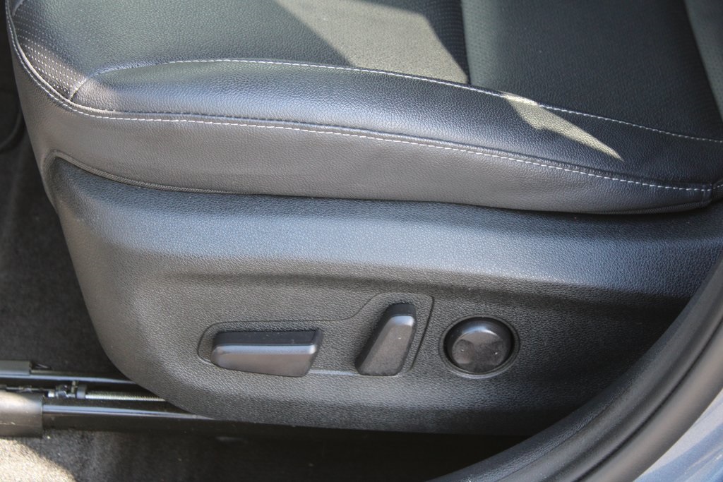 Vehicle image 40 of 44