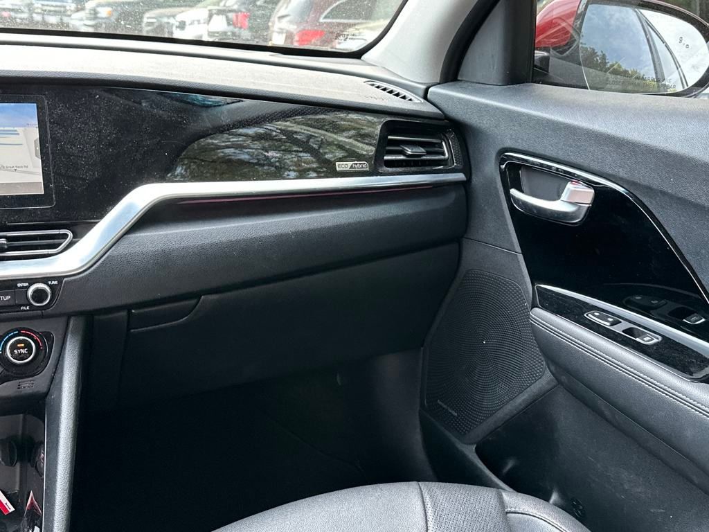 Vehicle image 10 of 21