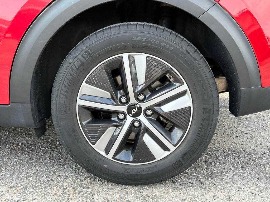 Vehicle image 7 of 21