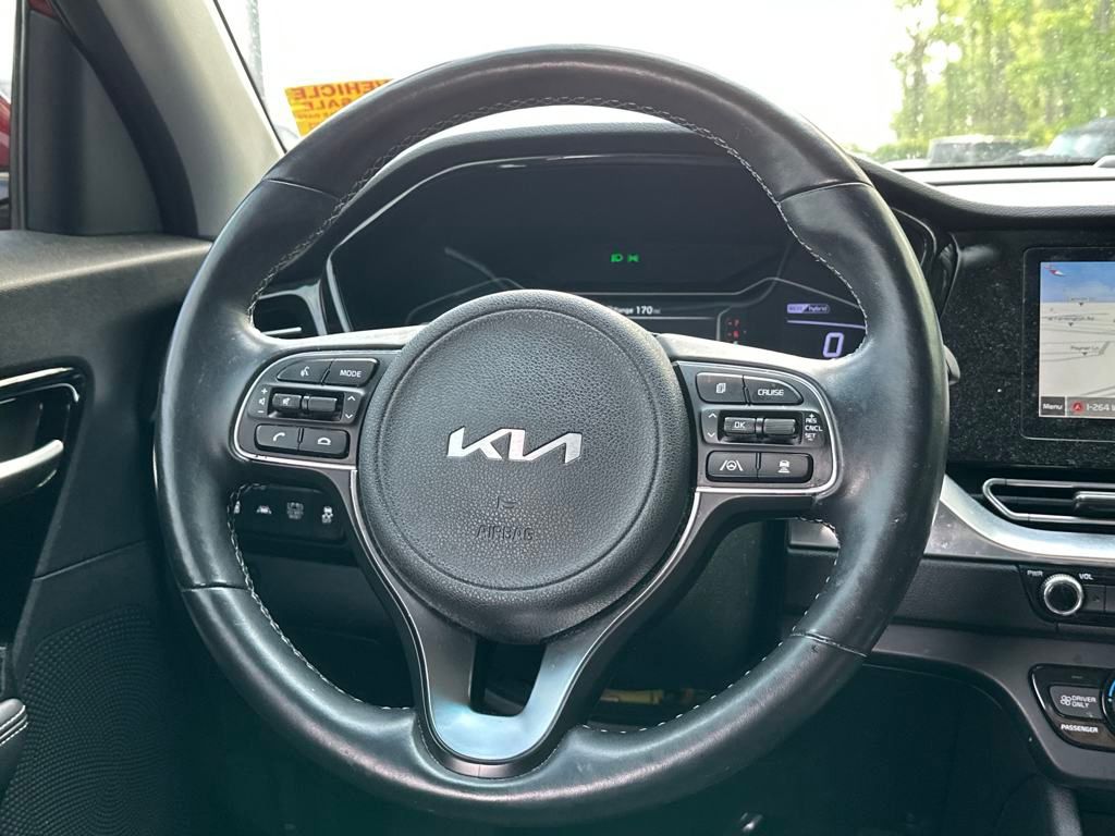 Vehicle image 18 of 21