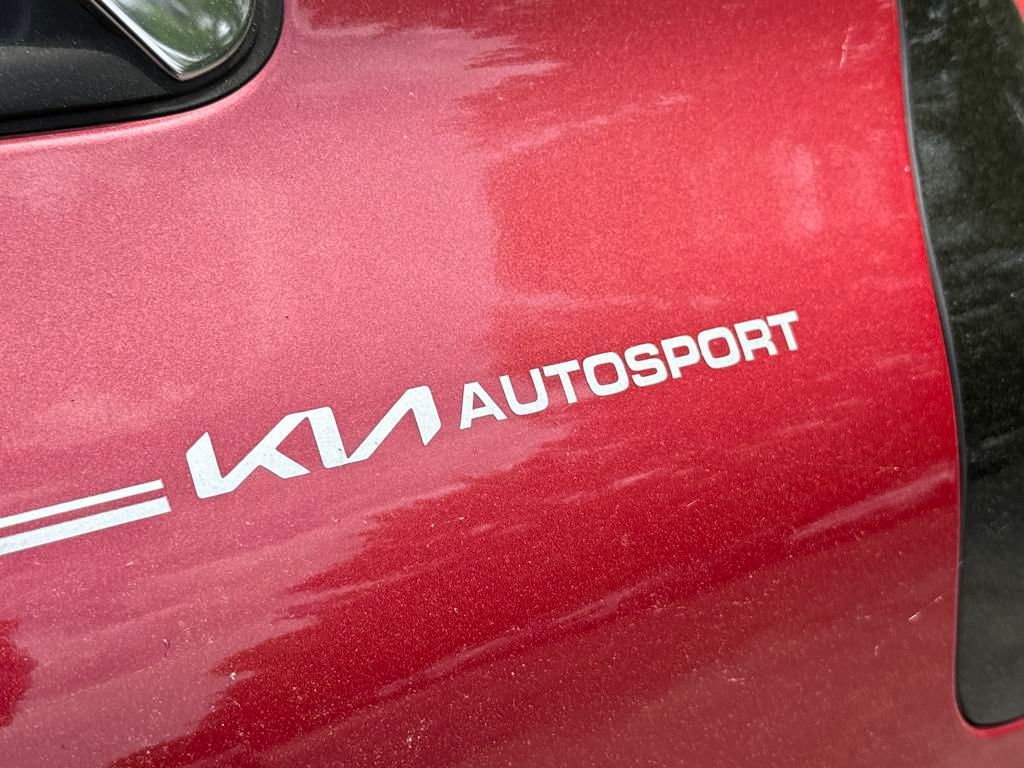 Vehicle image 12 of 21