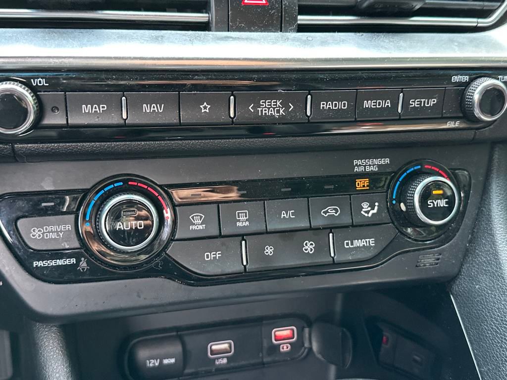 Vehicle image 14 of 21