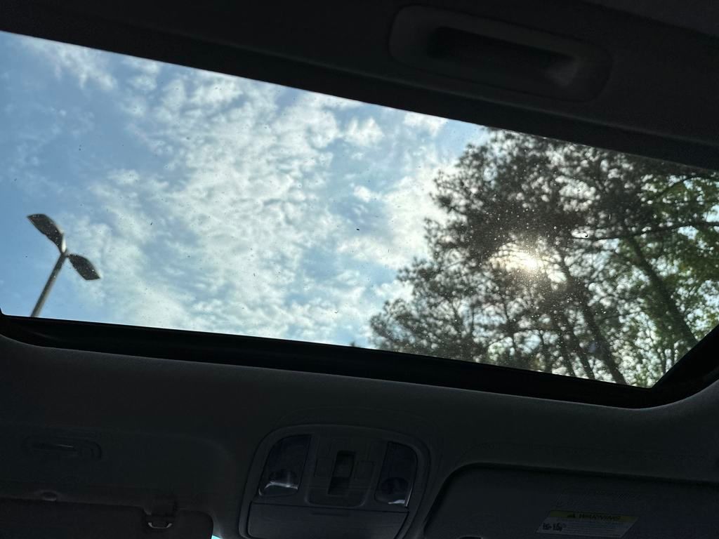Vehicle image 16 of 21