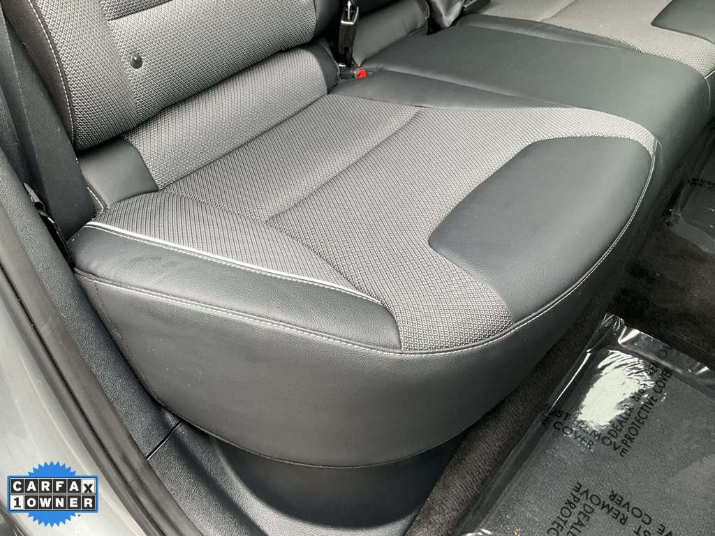 Vehicle image 32 of 88