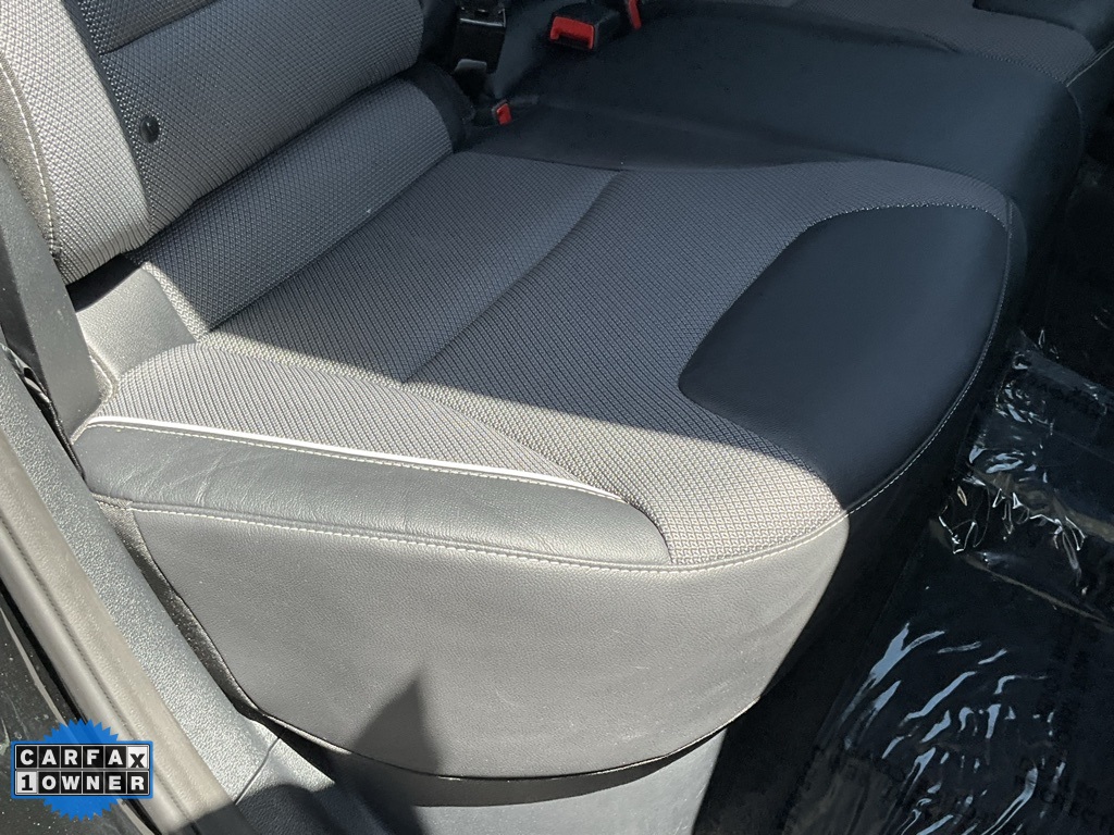 Vehicle image 32 of 88