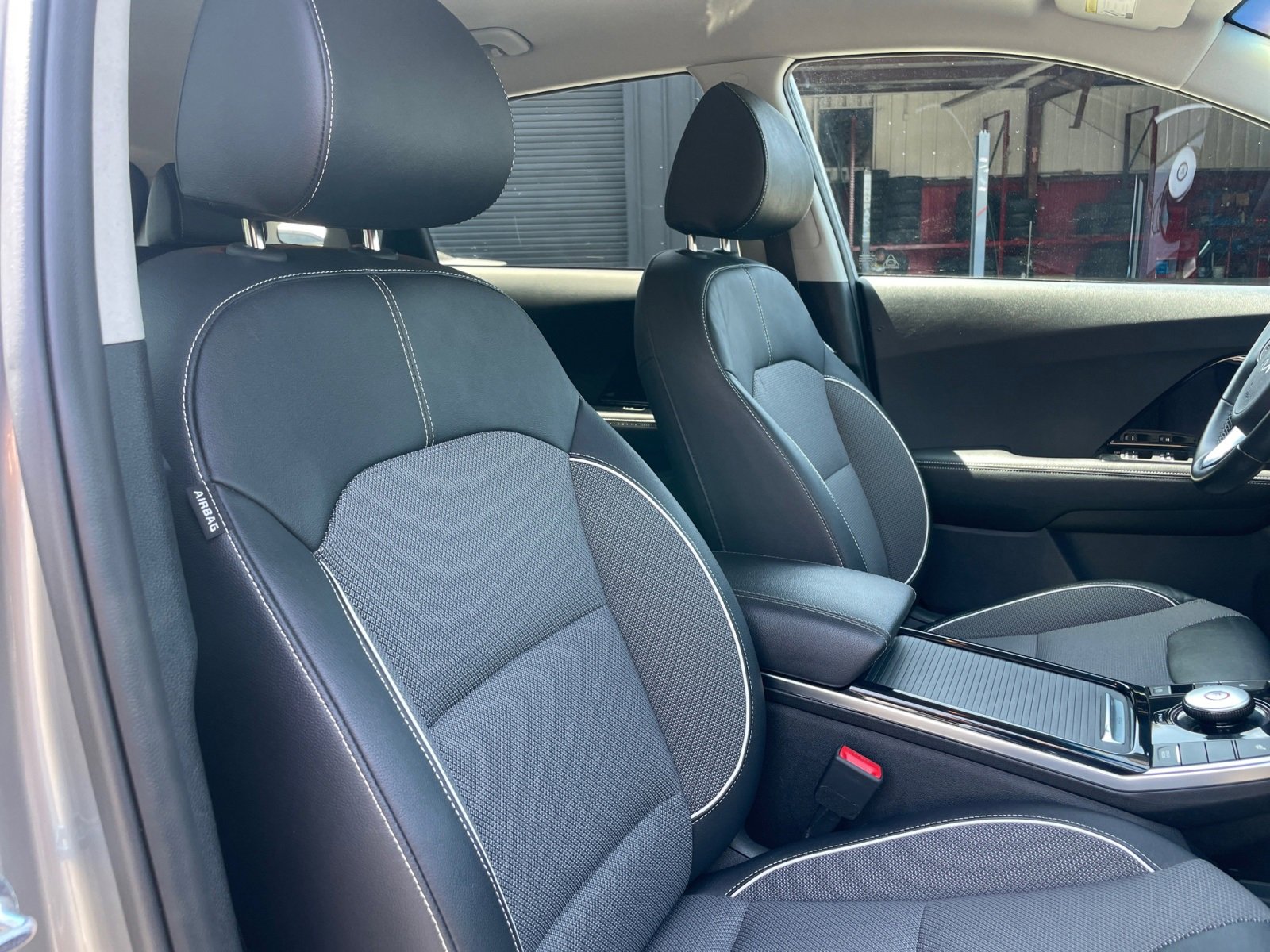 Vehicle image 24 of 30