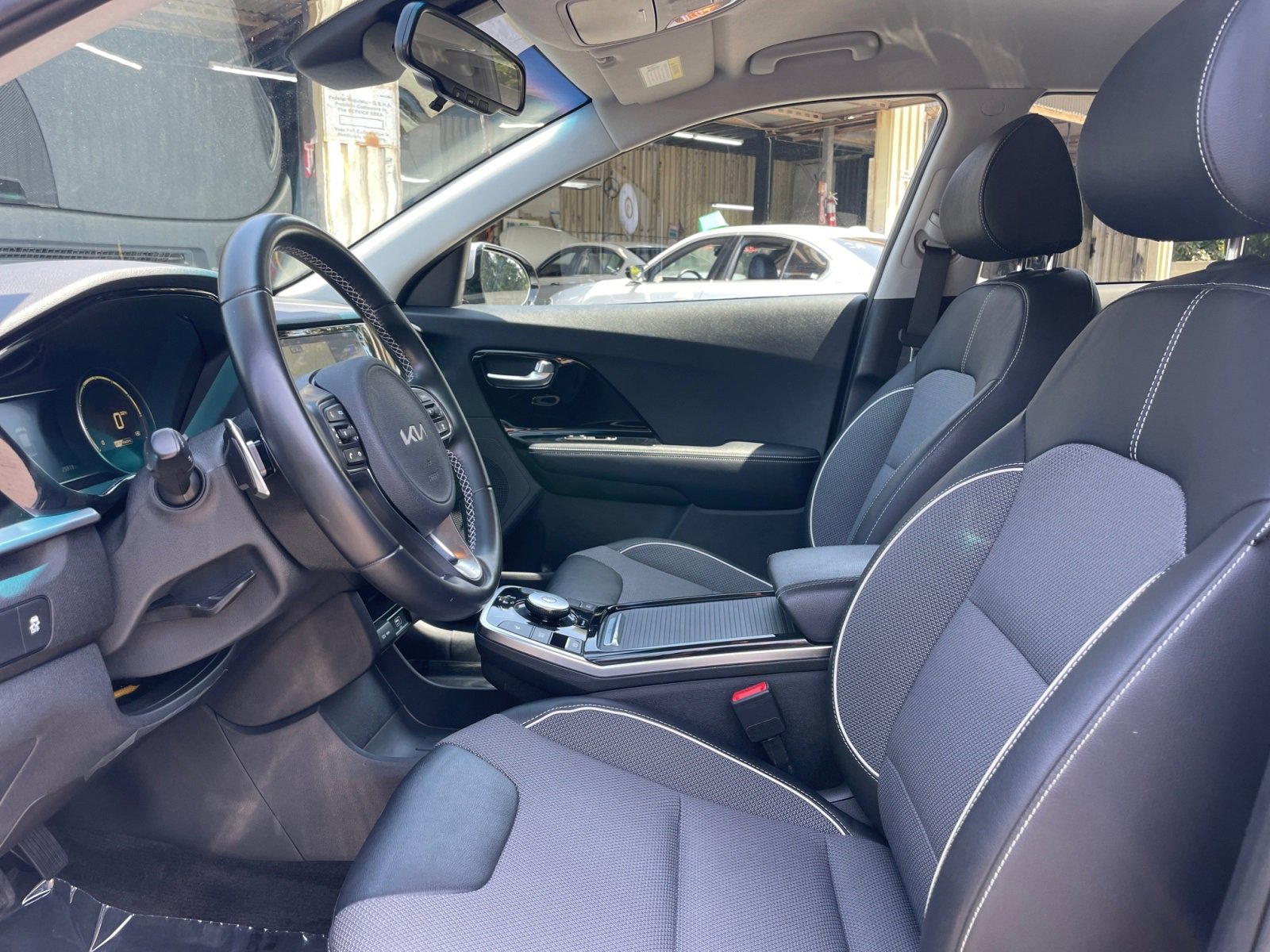 Vehicle image 21 of 30