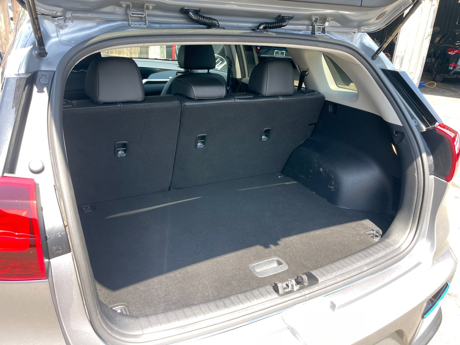 Vehicle image 28 of 30