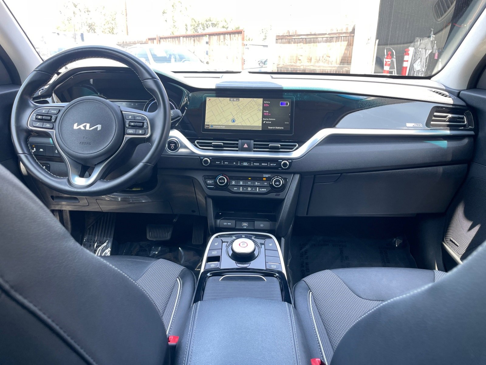 Vehicle image 16 of 30