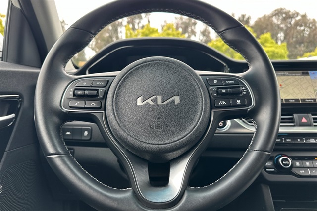 Vehicle image 32 of 48