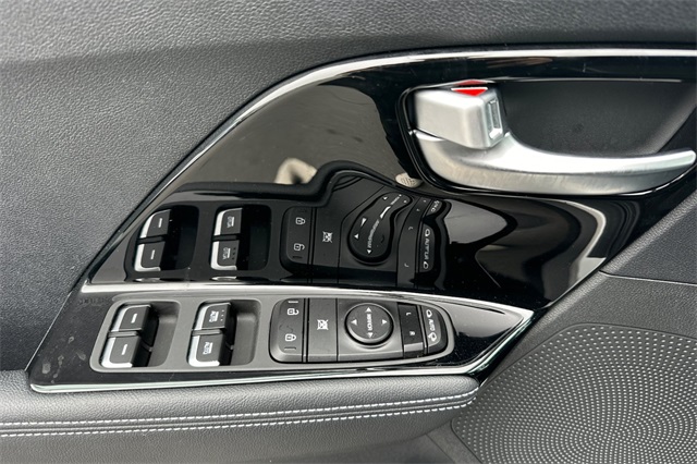 Vehicle image 11 of 48
